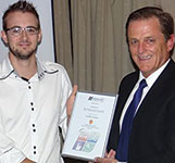 Howard Lister (right) hands the presenter’s award to Freddie Coertze.